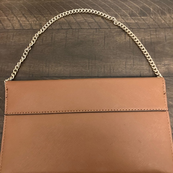 New clutch from Guess. Never used. - Picture 3 of 5